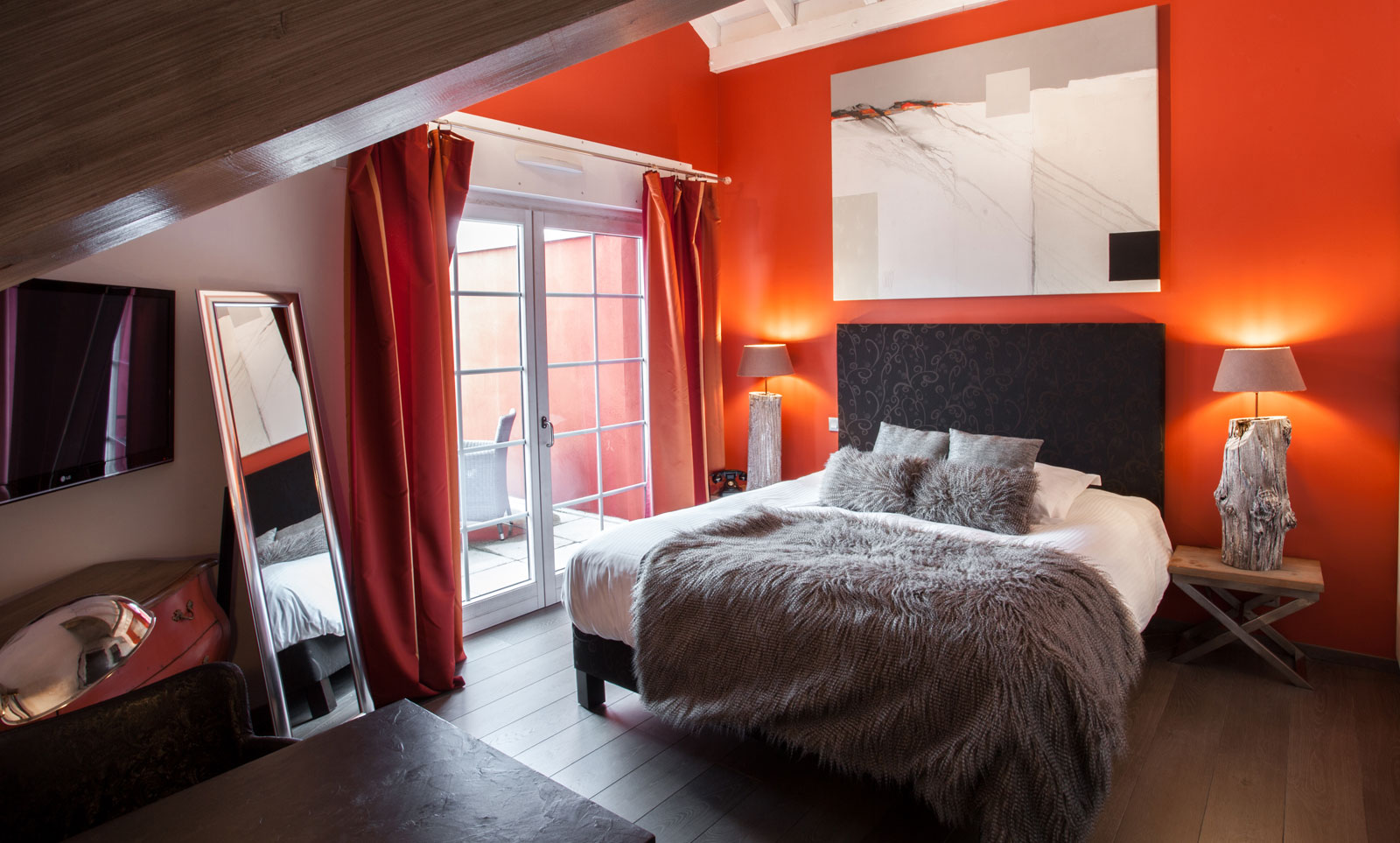 Courbu Room with terrace | Auberge de Maison Rouge